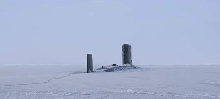 Πάμε προς σύγκρουση:Βρετανικό πυρηνικό υποβρύχιο αναδύεται από τους πάγους της Αρκτικής-Βίντεο